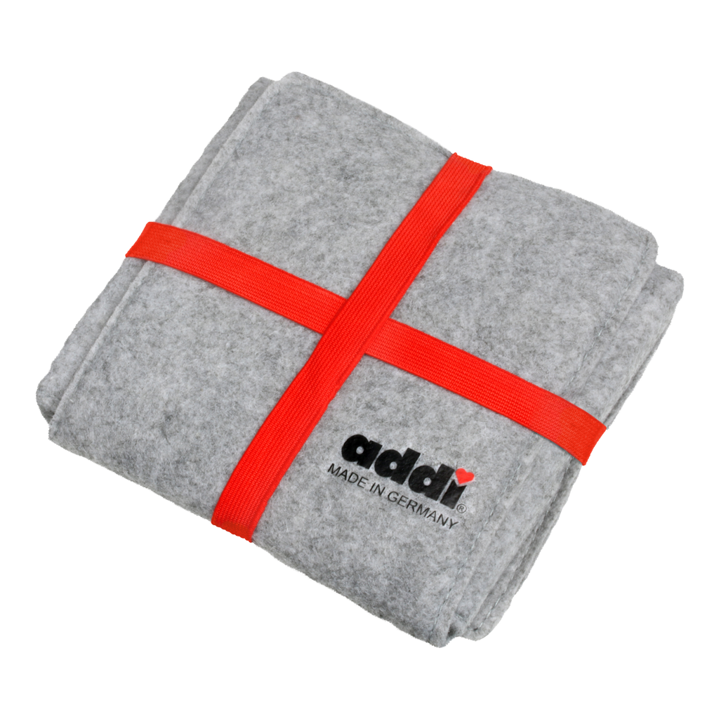 Laadukas huopakotelo 11 addiCraSyTrio SHORT -sarjalle. Pidä neulontapuikkosi järjestyksessä ja turvassa. Sopii 21cm ja 24cm puikoille