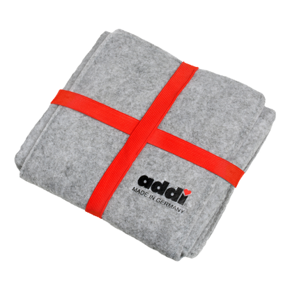 Laadukas huopakotelo 11 addiCraSyTrio SHORT -sarjalle. Pidä neulontapuikkosi järjestyksessä ja turvassa. Sopii 21cm ja 24cm puikoille