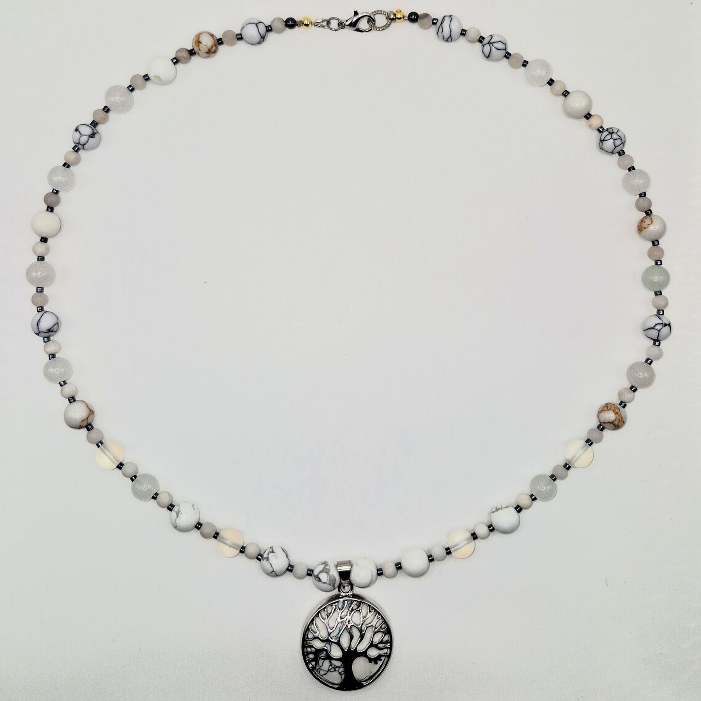 TREE OF LIFE - white necklace made of Howlite and Onyx stone 54cm