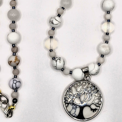TREE OF LIFE - white necklace made of Howlite and Onyx stone 54cm