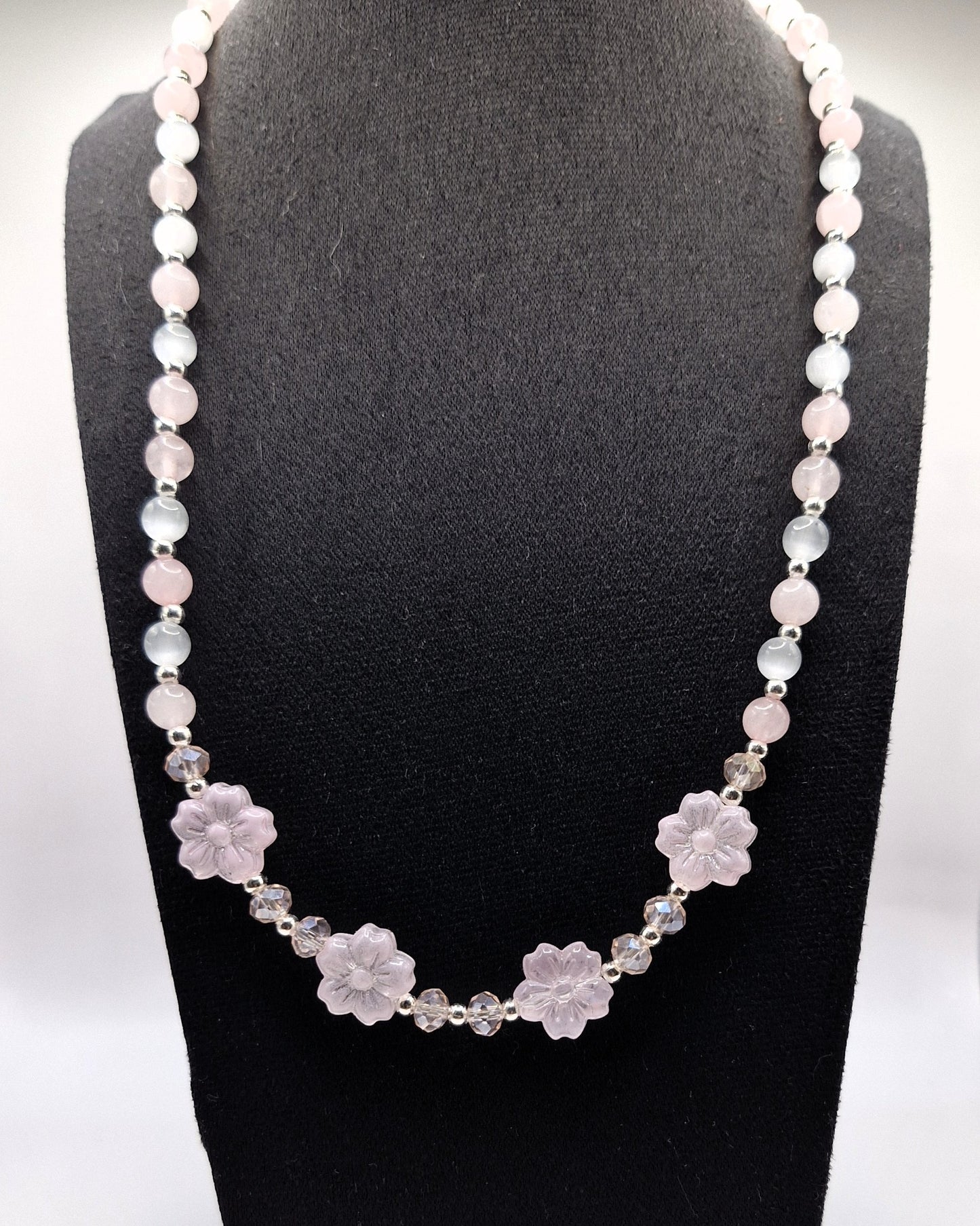 PINK FLOWERS - stone necklace with glass flowers 49cm