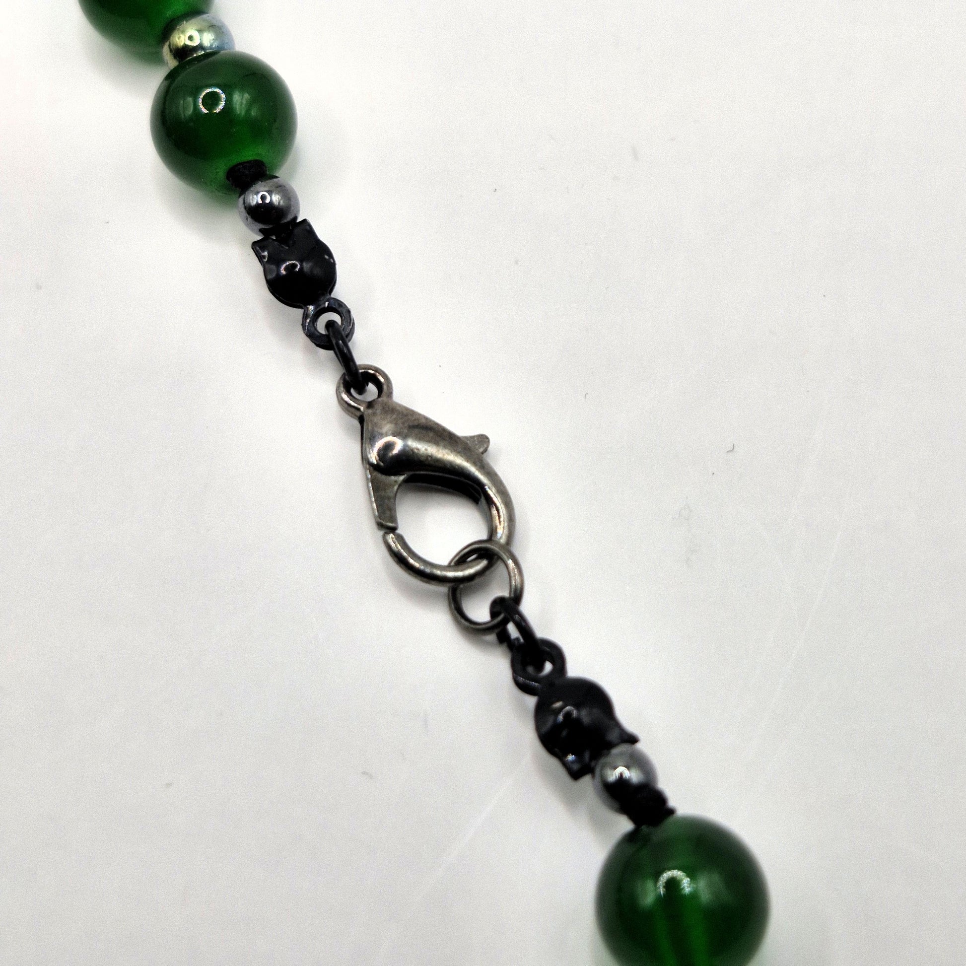 GREEN - kaulakoru lasihelmistä 57cm