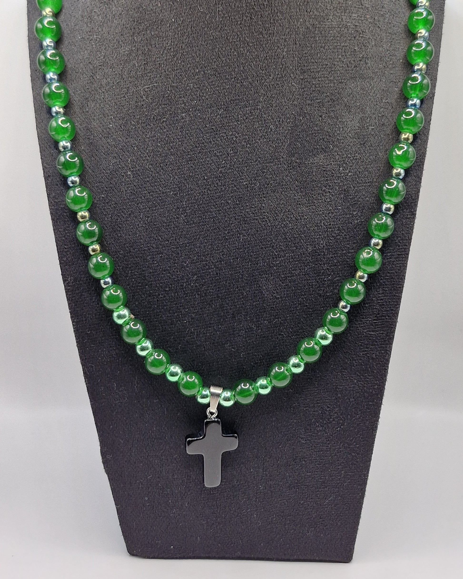 GREEN - kaulakoru lasihelmistä 57cm