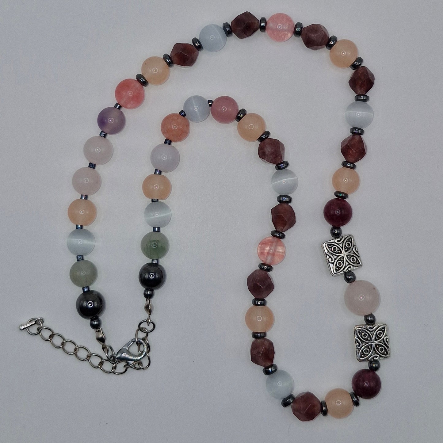 MAAHINEN - necklace made of natural stones 45cm