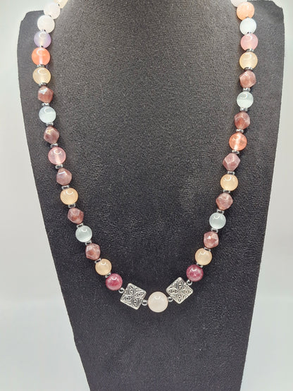 MAAHINEN - necklace made of natural stones 45cm