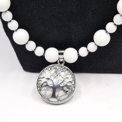 TREE OF LIFE - white necklace made of Howlite and Onyx stone 54cm