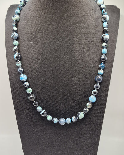 AKAATTI Kaulakoru 44cm - Käsinsolmittu Voimakivi Tasapainoon