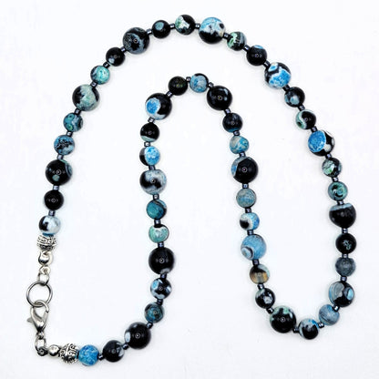 AKAATTI Kaulakoru 44cm - Käsinsolmittu Voimakivi Tasapainoon