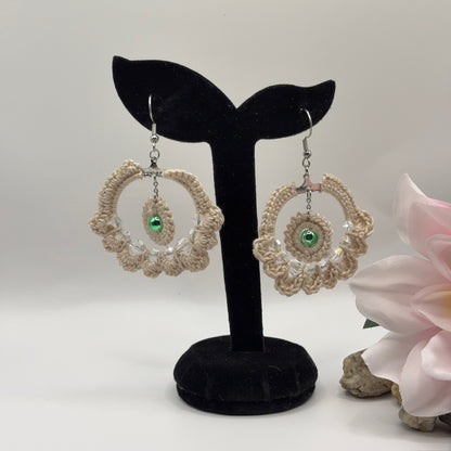 HIEKKA - virkatut korvakorut kivellä ja lasilla