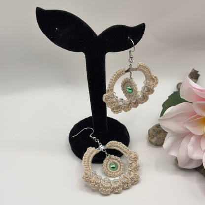 HIEKKA - virkatut korvakorut kivellä ja lasilla