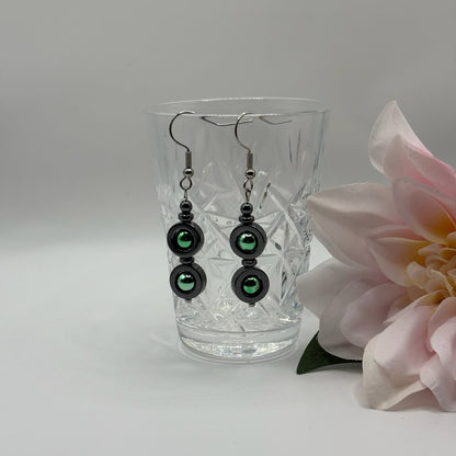 GREEN EYES - Upeat Hematiitti Kivikorvakorut