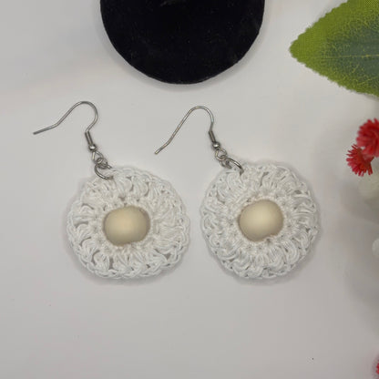 LUMI - virkatut korvakorut nailonlangasta puuhelmellä