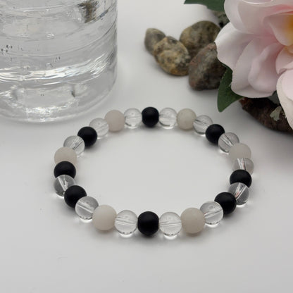 AVENTURIINI - rannekoru Aventuriini & Onyx kivistä sekä lasikristallista