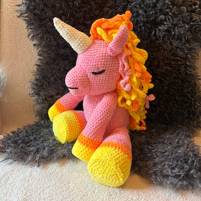 Virkattu Yksisarvinen Hahmo - Käsintehty Amigurumi Sisustusfiguuri