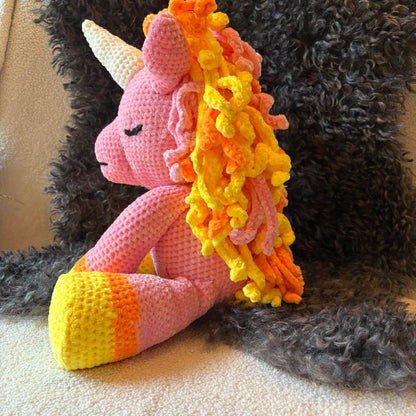 Virkattu Yksisarvinen Hahmo - Käsintehty Amigurumi Sisustusfiguuri